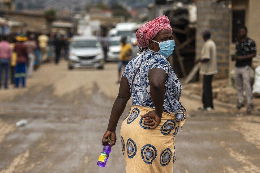 A woman wearing a face mask on the street in Alexandra, South Africa.