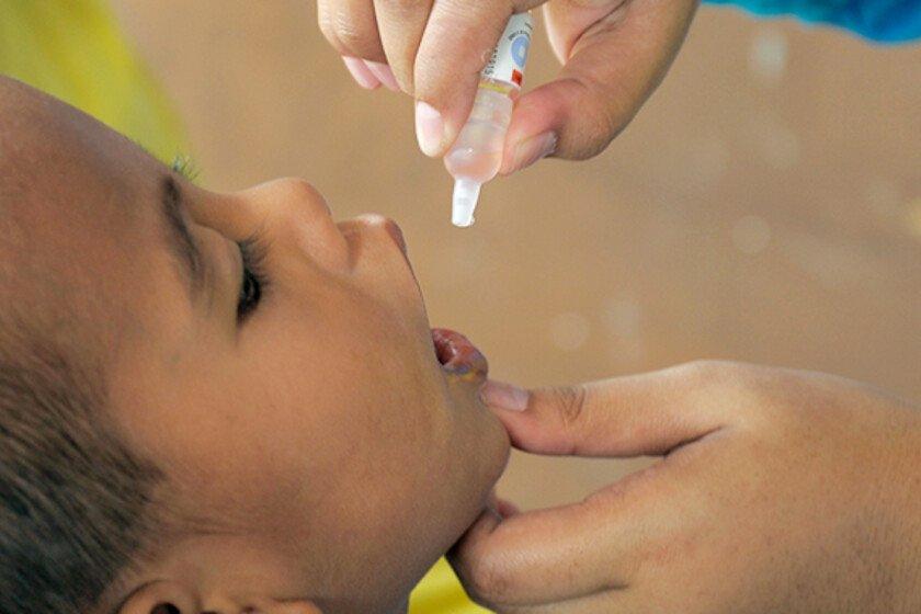 A child receiving oral polio drops (Image © Pacific Press/Getty Images)